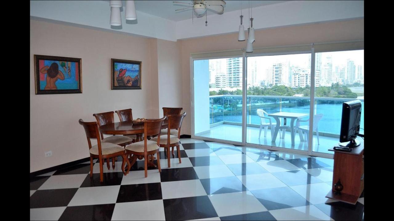 Apto frente al mar, El Laguito, Entire apartment beachfront Apartamento *