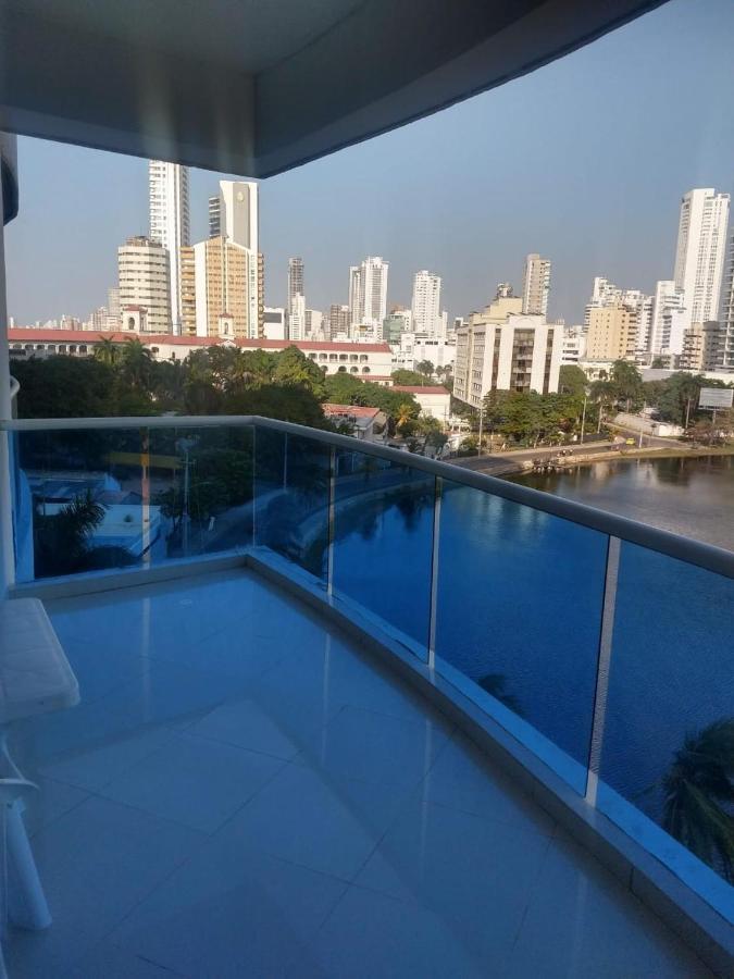 Apartamento Apto frente al mar, El Laguito, Entire apartment beachfront *